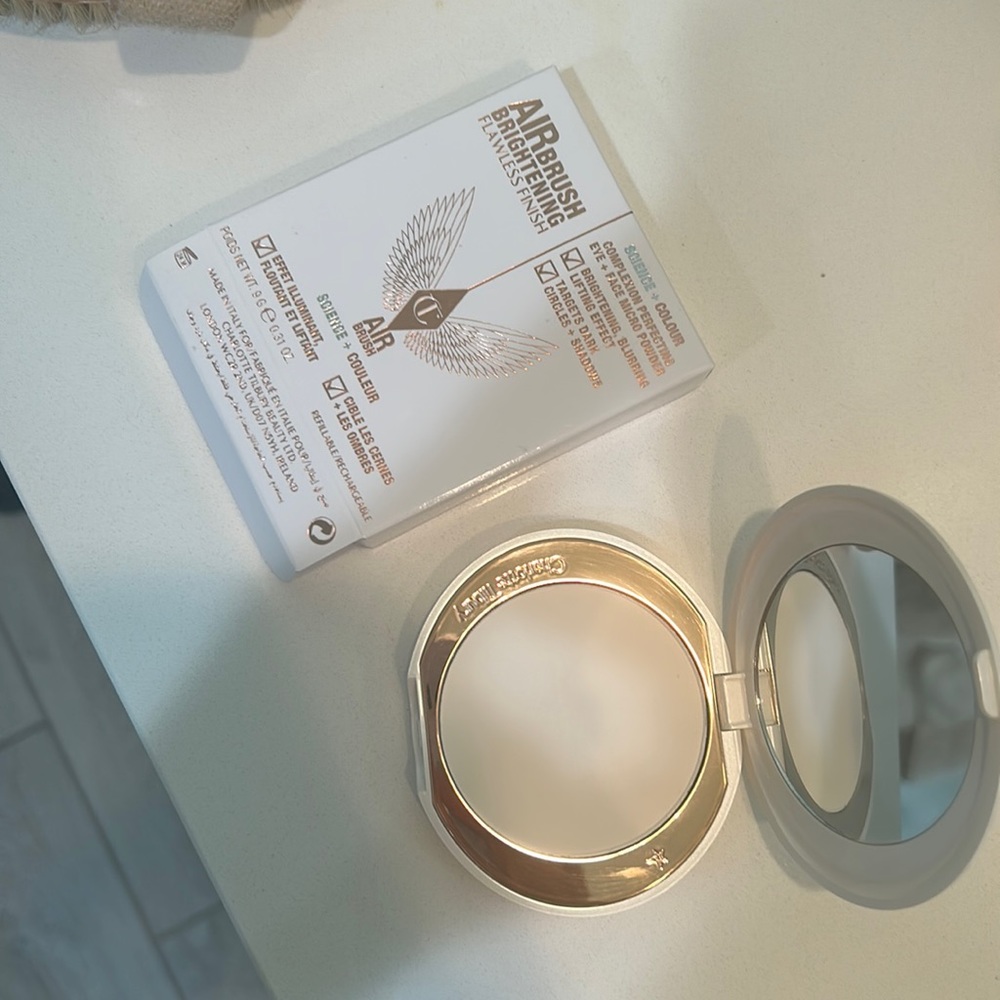 Charlotte Tilbury airbrush brightening flawless finish powder fair-medium